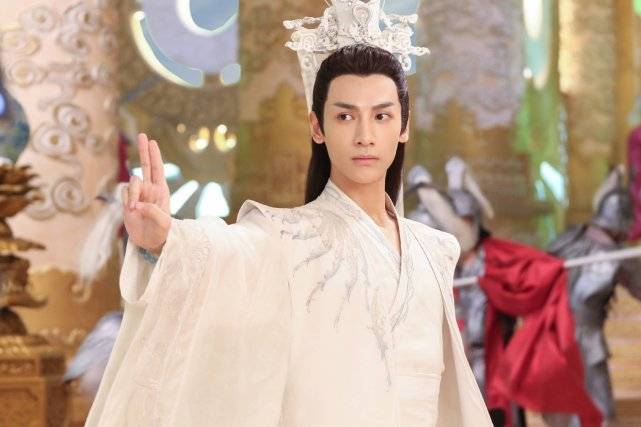 造型|原创《香蜜》罗云熙白衣婚服孤冷出尘，到了《皓衣行》红色婚服却更帅