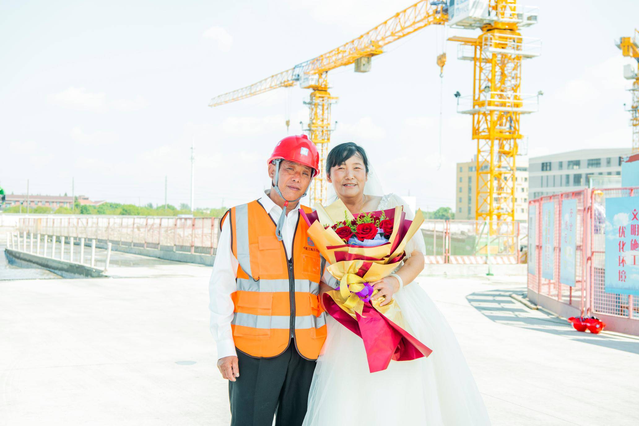 工作服婚纱照_秀禾服婚纱照