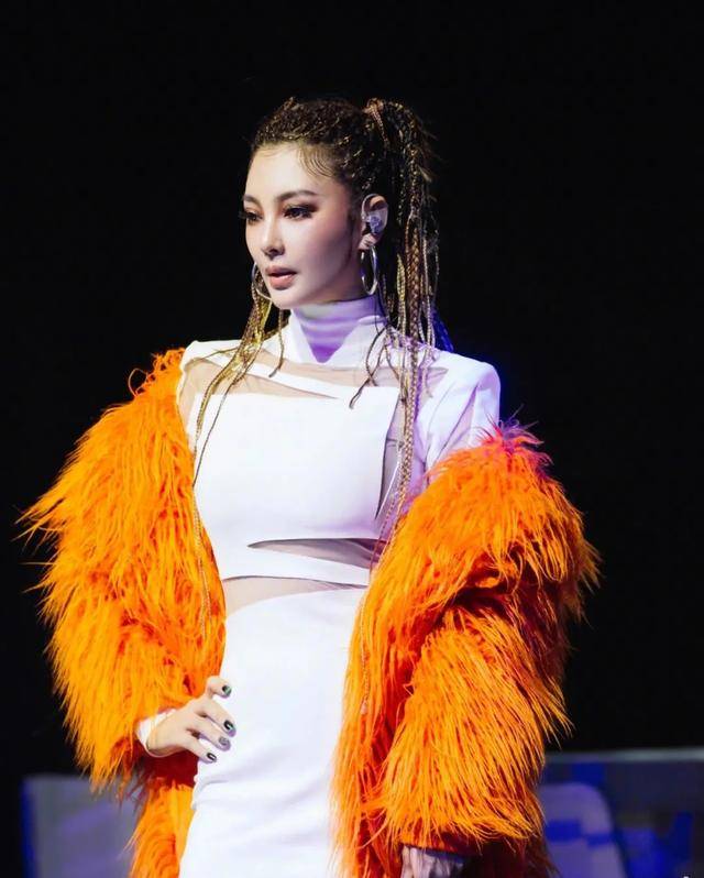 恋情|原创张雨绮力挺鹿晗公开恋情被指蹭热度，吃耿直人设红利上瘾了？