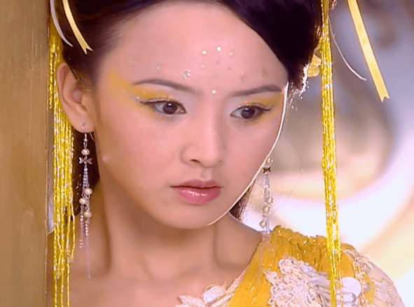 显得|曾胖成男友两倍宽的蒋欣，怎么突然瘦成这样了…