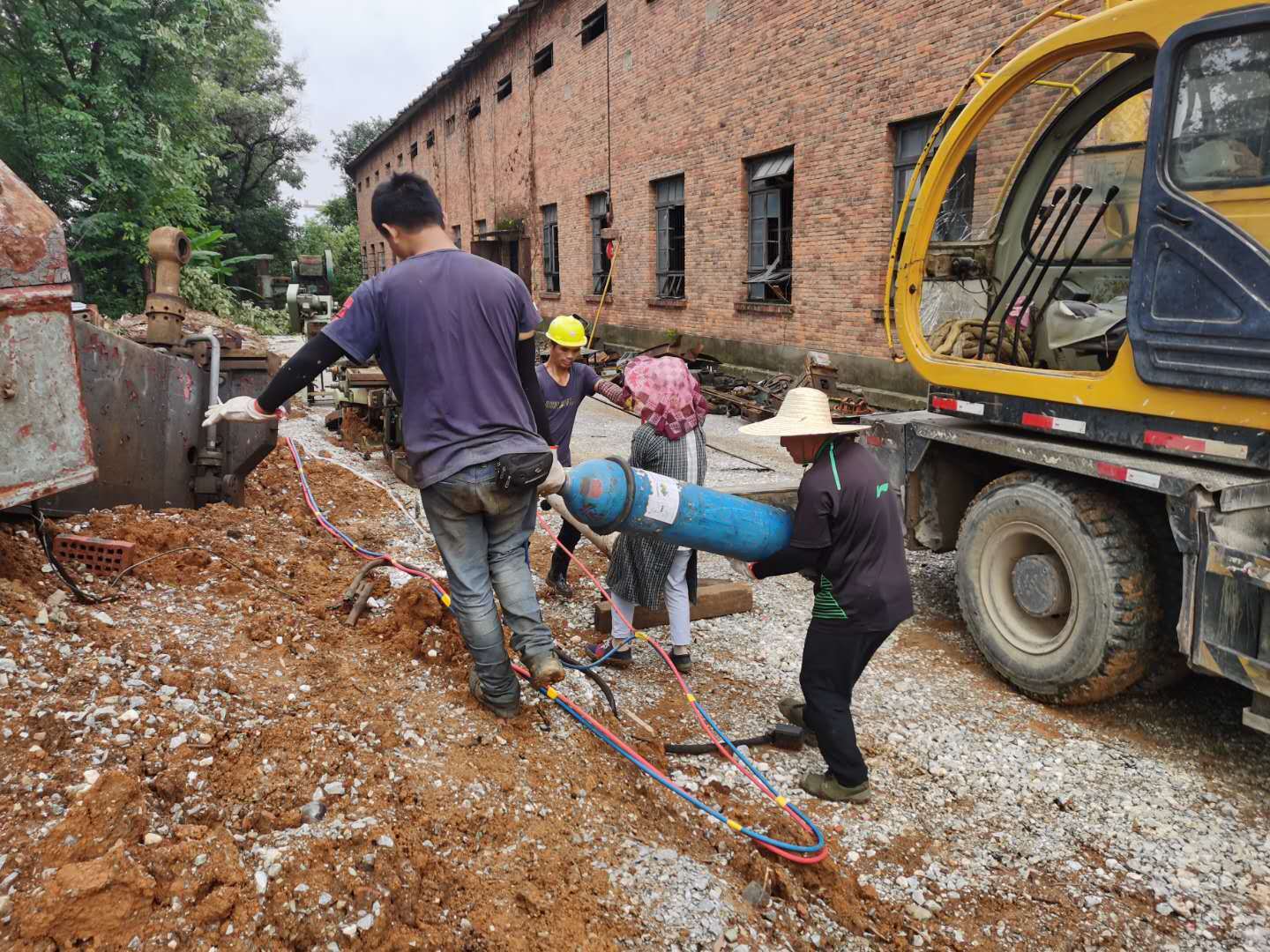 艺术家何继为钢铁雕塑作品量身定做王建国