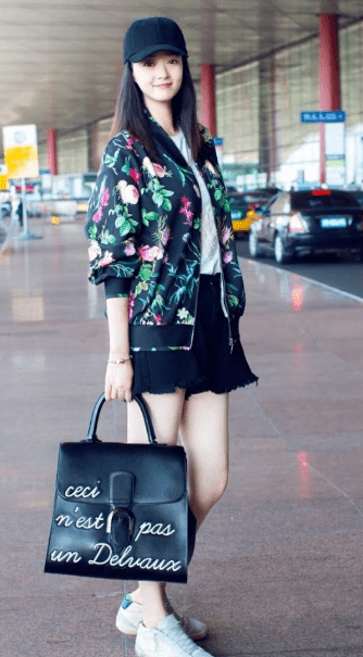 显得|曾胖成男友两倍宽的蒋欣，怎么突然瘦成这样了…