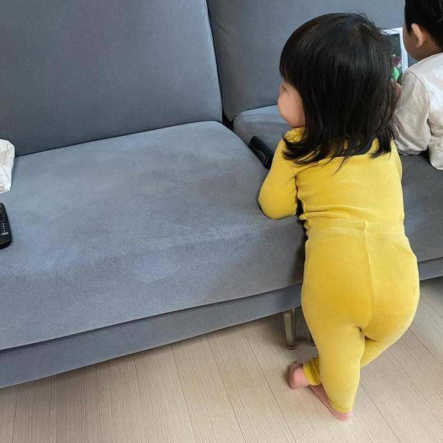 孩子|萝莉身住着大叔魂，还被妈妈穿成紫薯韩国3岁奶娃靠小肚子走红