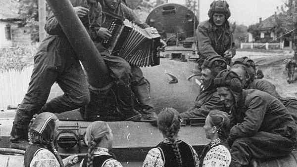 【ayx官方网站】
二战时乌克兰为何接待入侵的德军?(图7) 【ayx官方网站】
二战时乌克兰为何接待入侵的德军?(图7)