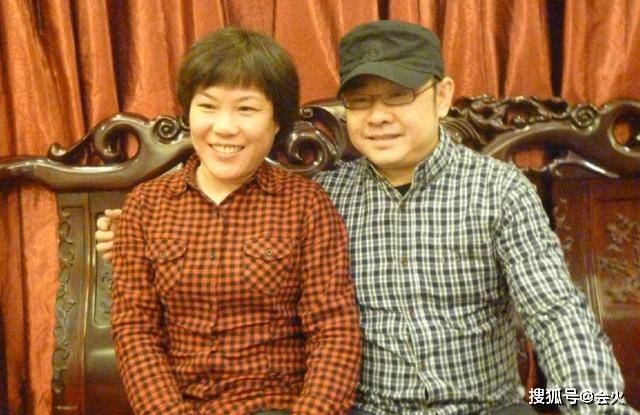 头发|原创刀郎发福胖到200斤？头发剃光脸部圆润显油腻，29岁女儿颜值超高