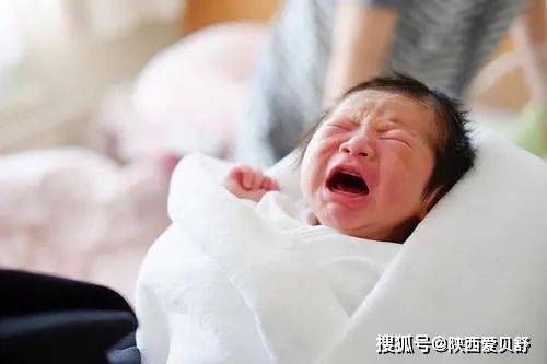 宝宝|放下就醒？用这5招，拯救了无数新手家长新生儿抱着睡