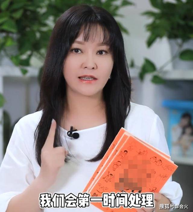 视频|原创王小骞曝21年前和主持人老公裸婚，婚纱照都没有！如今戴超大钻戒