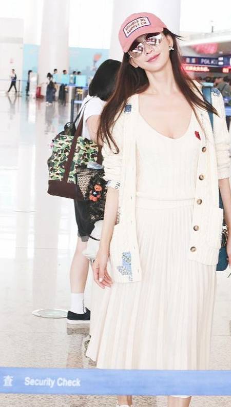 飞机场女孩的身材好吗 73666370c38c440a8d6a5e2f5bd5067a.jpeg