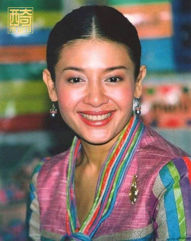 身份证|旧爱难忘？泰王与王妃西拉米离婚后2天，为何又将她抓回当尼姑？