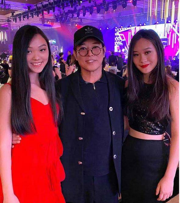 近照|李连杰16岁小女儿晒近照，身材发福胖许多，亲姐的留言亮眼了！