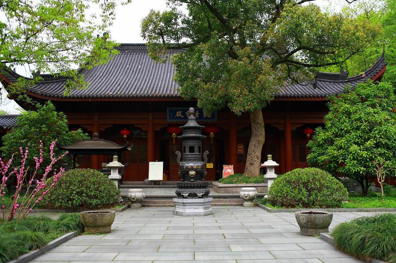 杭州一座历史悠久的寺庙,距今已有1600多年历史,曾被重建