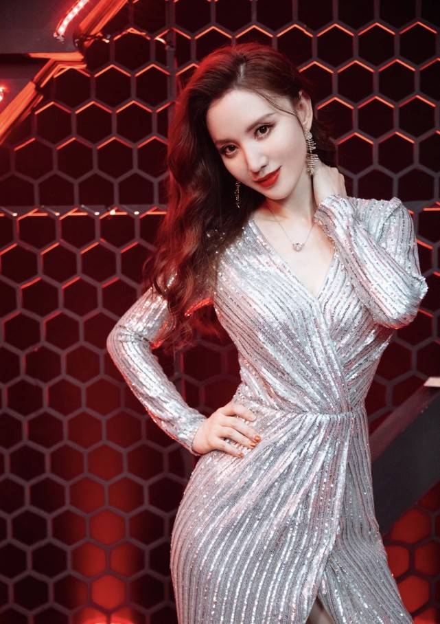 吐槽|原创吴昕和张萌同台主持,被吐槽气场太弱,到底谁不如谁?