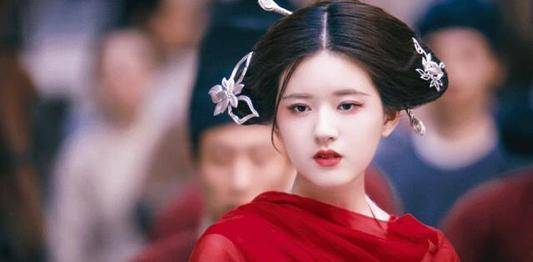 姐姐|赵露思生图脸大腰粗，与精修图判若两人，显胖的她很吃亏