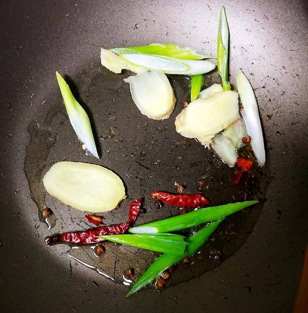 蒜薹|教你这样做，蒜苔翠绿，还更入味好吃做蒜苔炒肉时别直接下锅炒