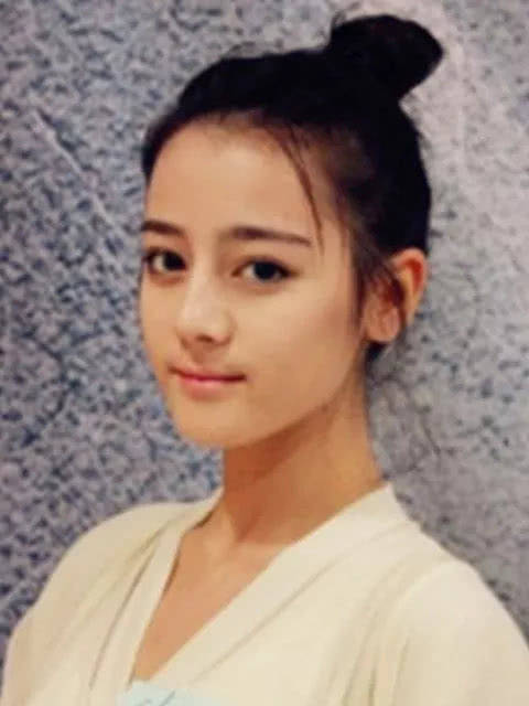 原创女星素颜状态下是种怎样的感觉?迪丽热巴青春,杨紫可爱