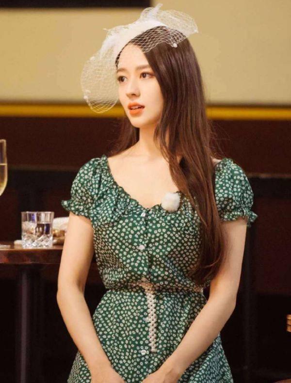 郎朗|又被吉娜美到！穿“无痕裙”大胆露面，同行郎朗的眼神亮了