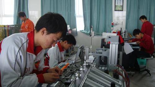 高中|初中毕业后是上高中还是技校？这5点差别明显，你可要考虑清楚