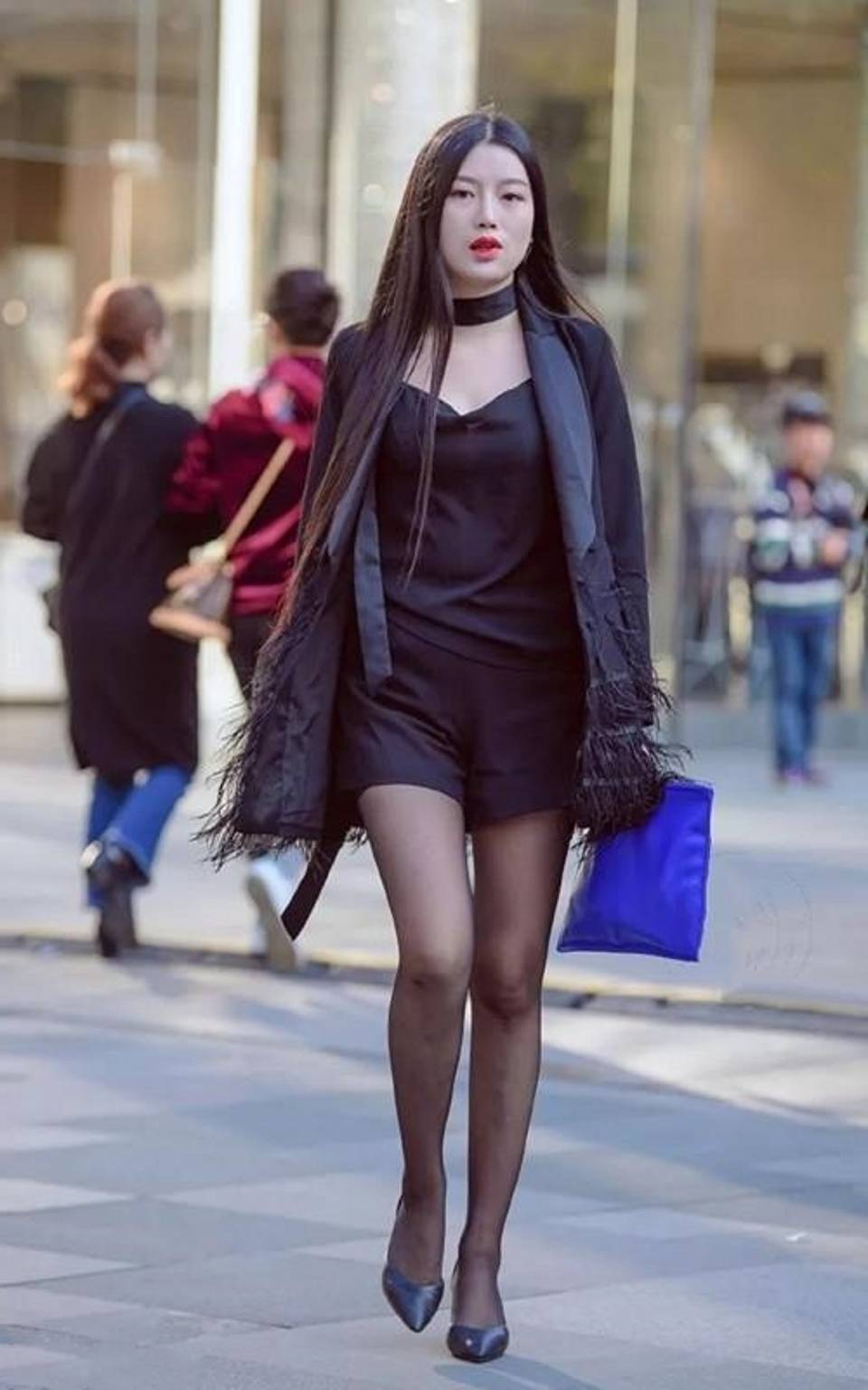 怎么搭配丝袜和鞋 134b651d1a274f6d8e9331f5f48d5bbe.jpeg