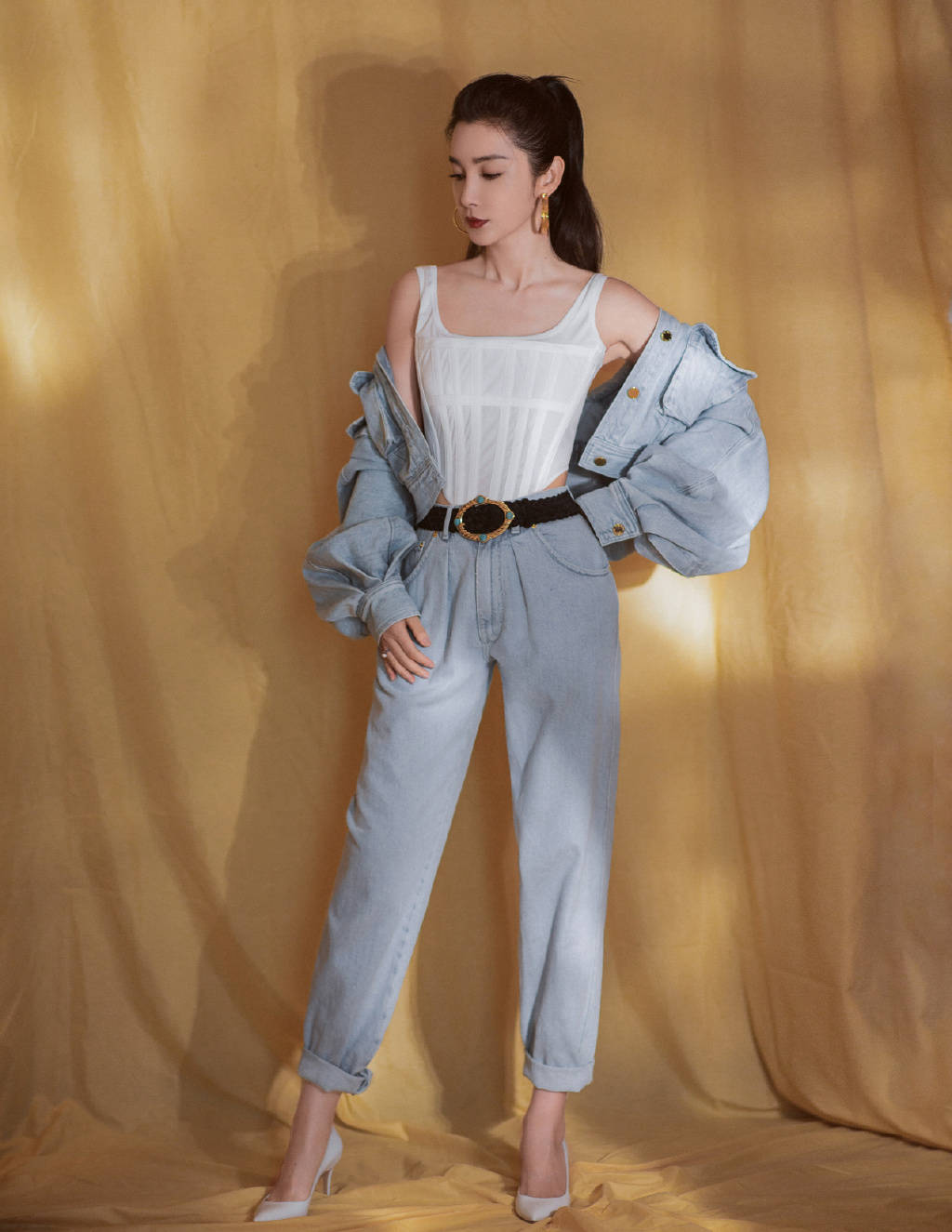 赵丽颖|与赵丽颖周也同框美成C位，47岁的李冰冰靠的可不止是冻龄的脸