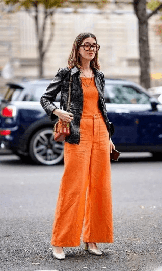 服装|女人过了45岁，少穿黑白灰！多穿这5种“颜色”，非常显气质