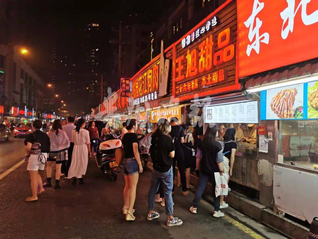 今起停止营业!青云路夜市摊的"最后一夜,不少贵阳人赶去"告别"