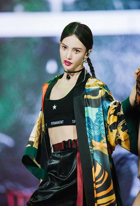 姐姐|原创金晨收粉丝超大勺子：是这辈子收过最大的礼物！