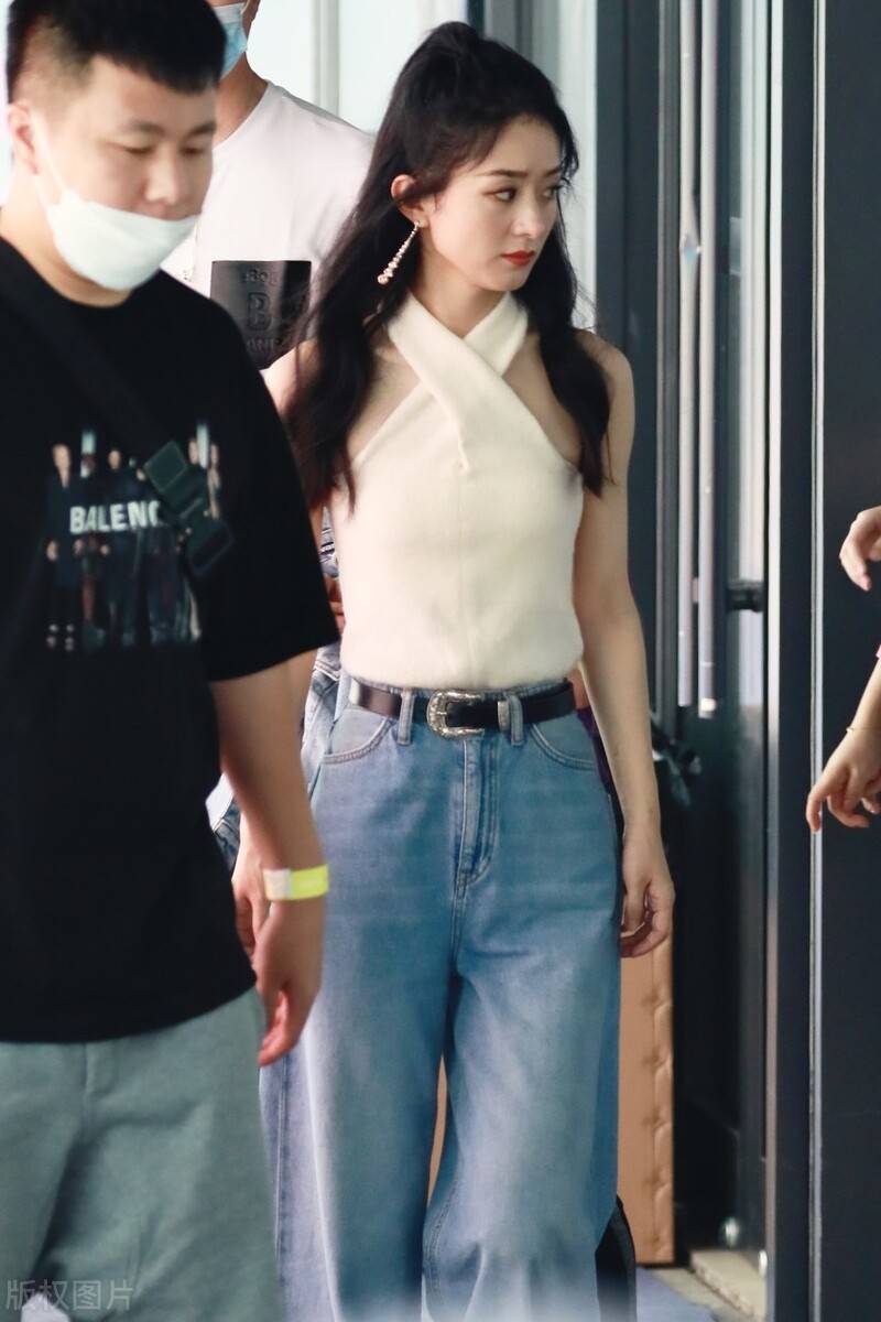 赵丽颖|与赵丽颖周也同框美成C位，47岁的李冰冰靠的可不止是冻龄的脸