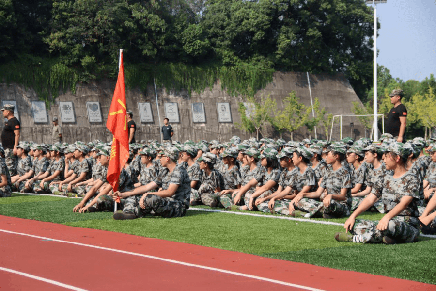 消息资讯|为时养器展锋芒，常德市二中2020年高一军训闭营仪式精彩纷呈