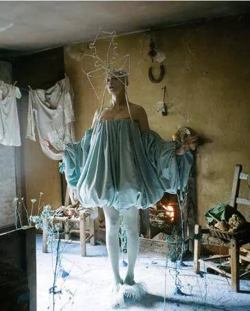 服装|设计灵感 |神秘暗黑的哥特风格