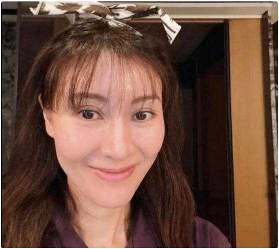 巅峰|李嘉欣素颜再回颜值巅峰：女人物质一点，更容易获得幸福