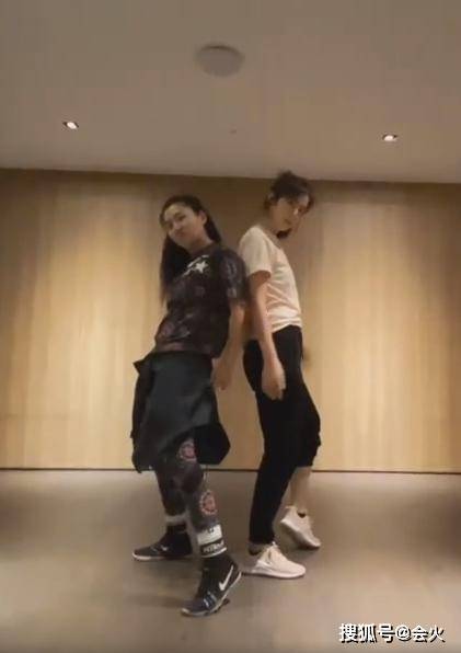 问题|原创任家萱自曝声音出问题，四处寻医无果！要办流水席纪念烧伤十年