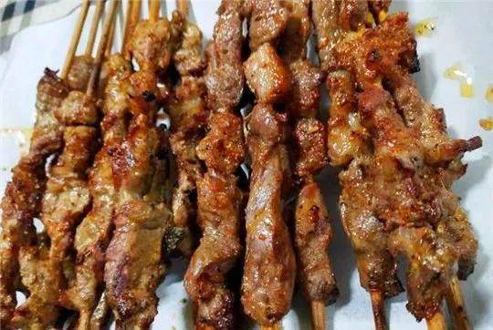 烧烤摊|带你寻找隐藏的“撸串小破店”~吃遍大连-街巷胡同里的滋味才最吸引人