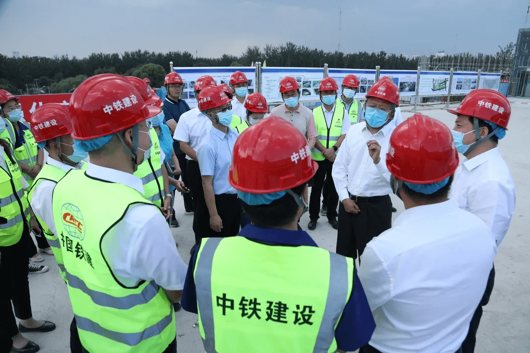 头条 中国铁道建筑集团董事长汪建平检查指导北京朝阳站建设