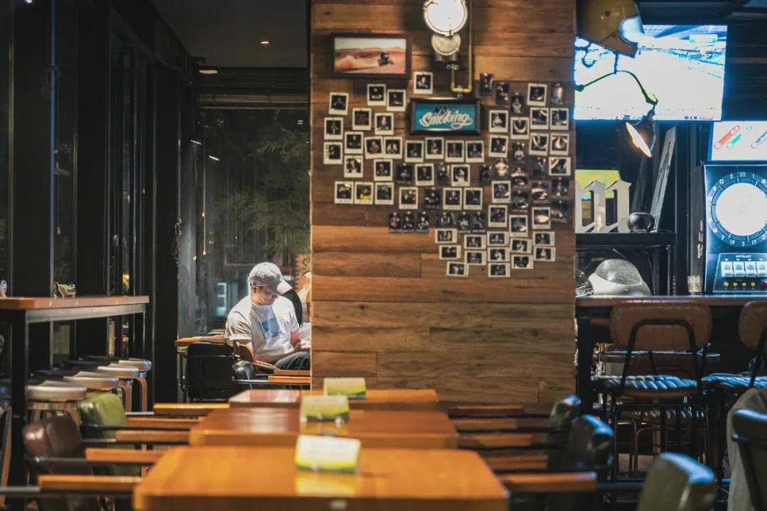 上海|愚园路明星聚集地,@黄觉 就能喝酒!