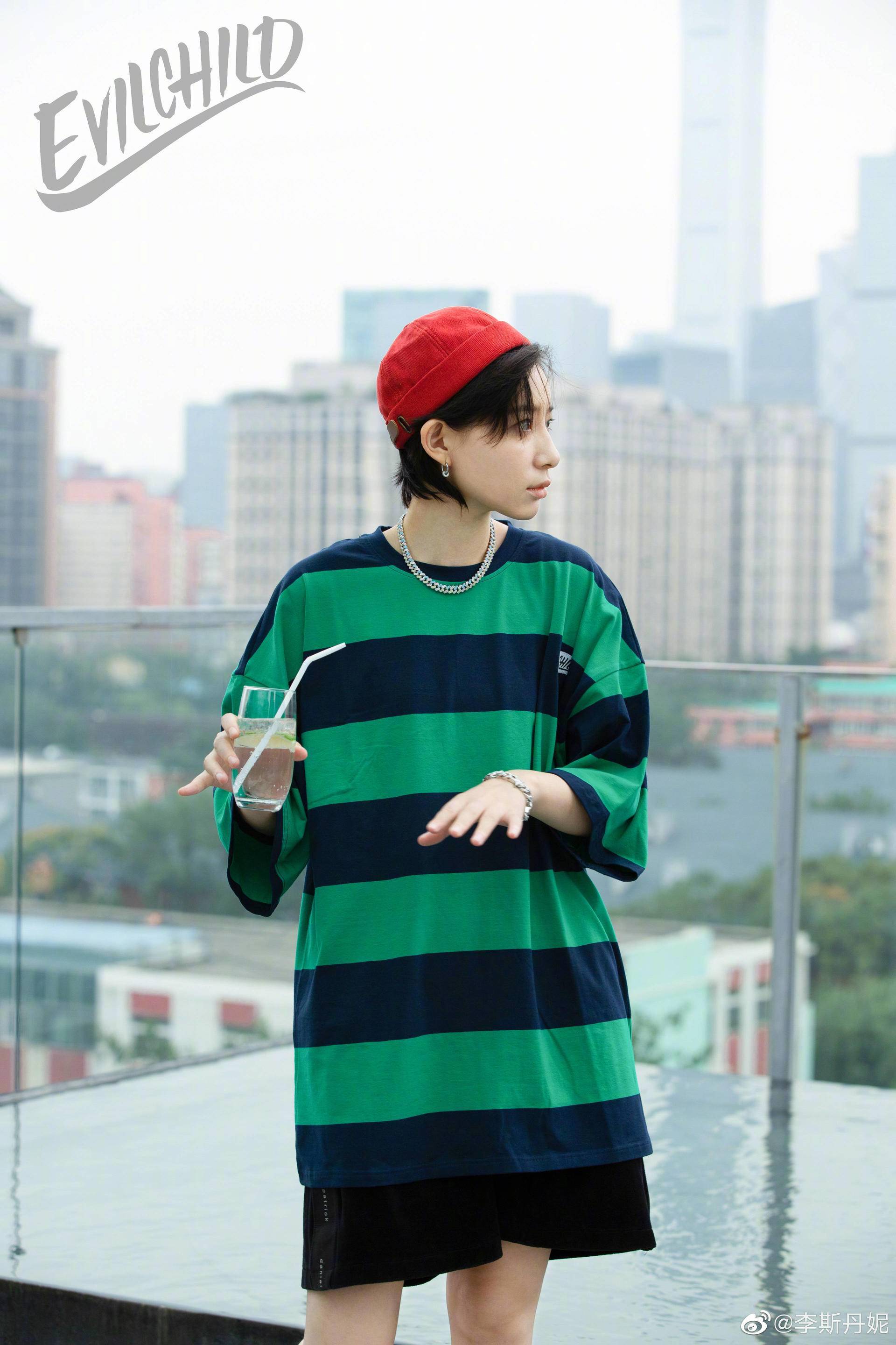 李斯丹妮|揭秘为啥李斯丹妮、蔡徐坤、权志龙穿着 Balenciaga Prada新潮流看来很高级？