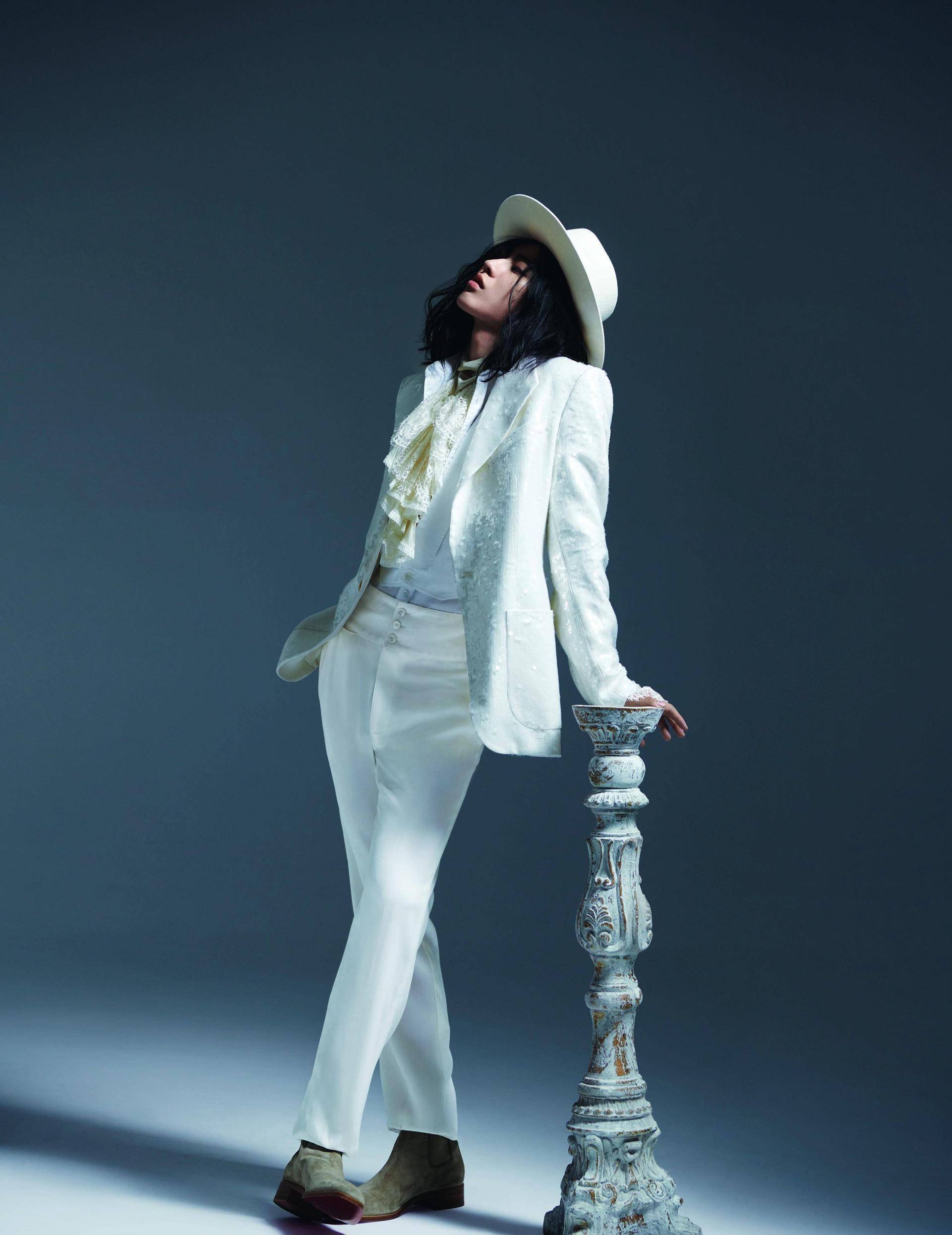 李斯丹妮|揭秘为啥李斯丹妮、蔡徐坤、权志龙穿着 Balenciaga Prada新潮流看来很高级？