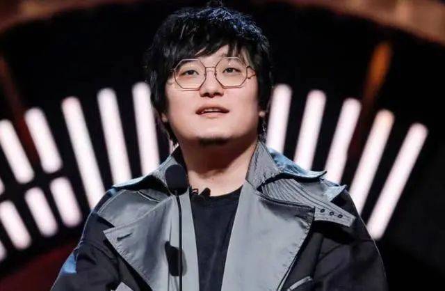 他说“很少有明星，拿自己的粉丝当朋友”，后