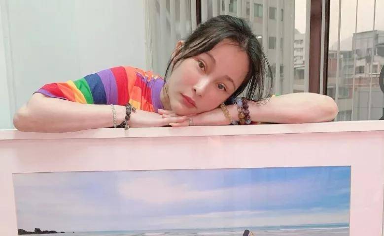 温岚|她都这么红了,到底还有什么执念非要N次换头成眯眼怪啊?