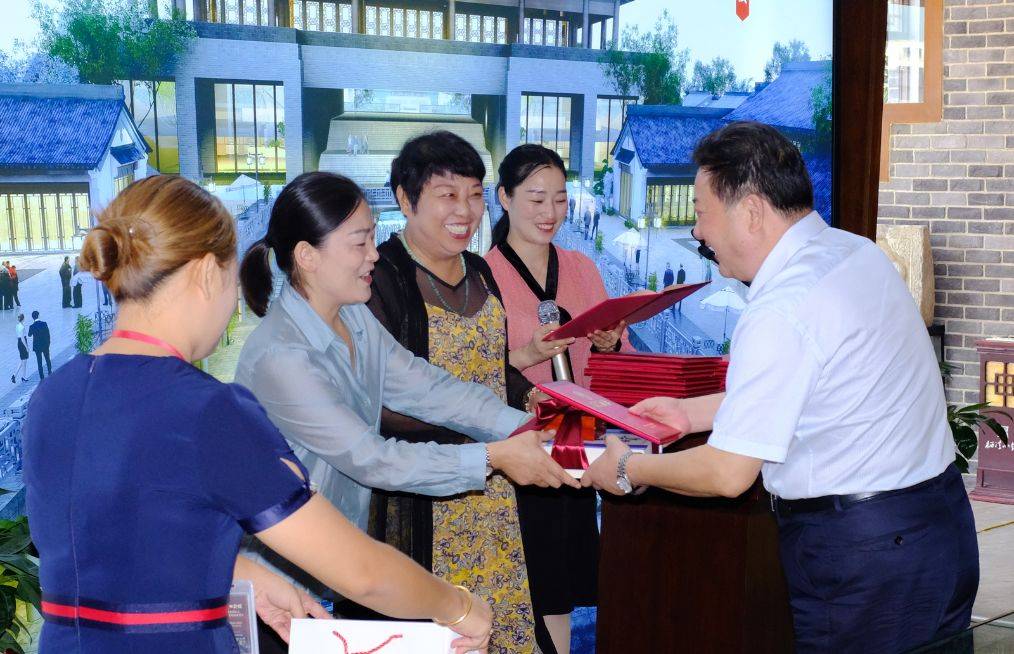 教育|立德树人丹心红——湖北襄阳首届襄派教育家思享会在栖溪小镇举办