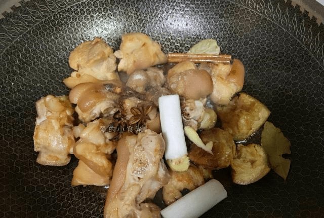 猪脚怎么砍好看 8ba014187ed54914ba8f31dcf01852cb.png