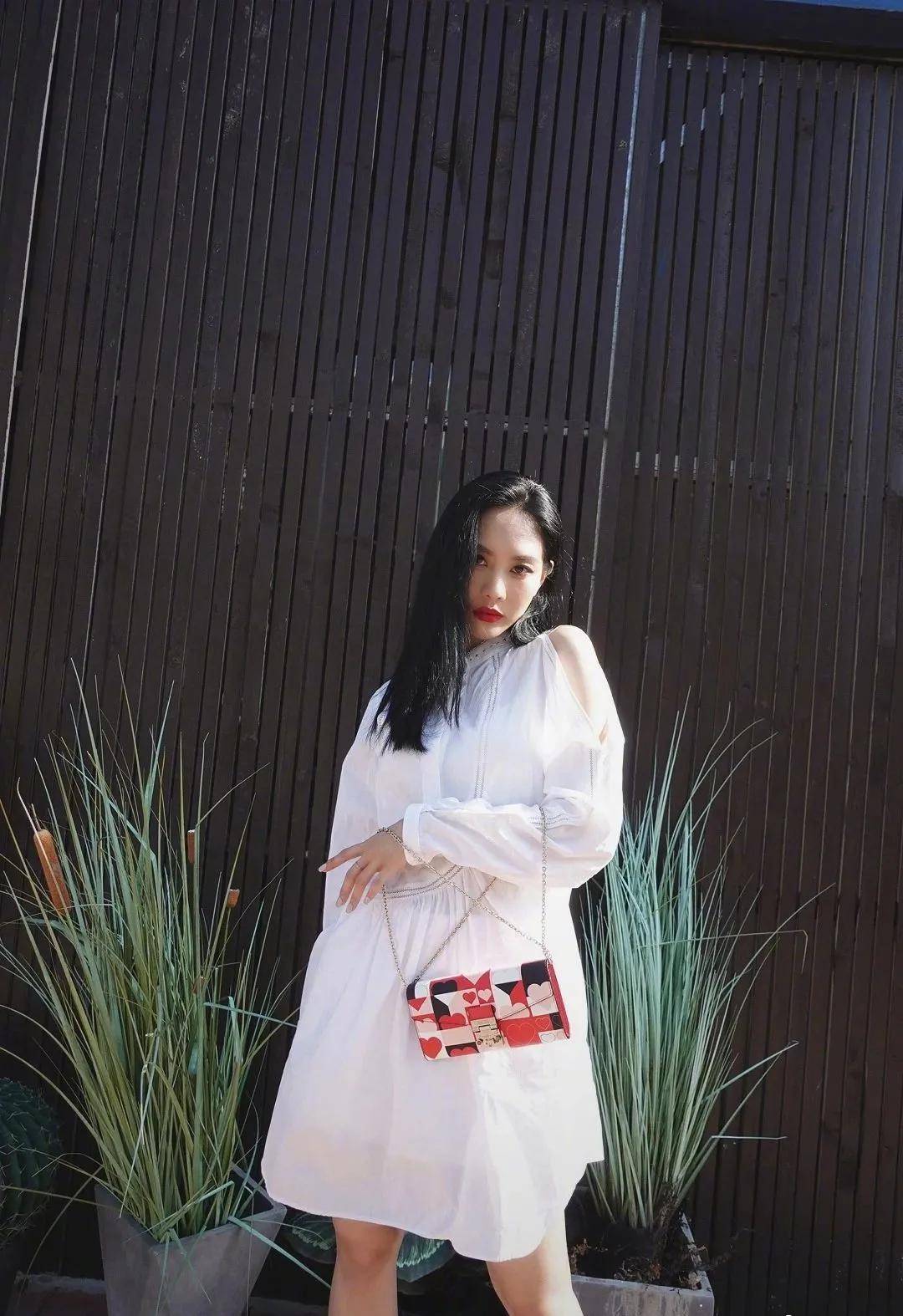 Coach|杨紫为代言Coach减重10斤?可品牌做公益也没法洗白辱华的事实...