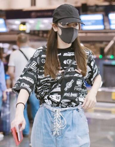 反差|“清新色系”已经过时,跟着迪丽热巴穿“反差系”服装,又酷又潮