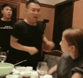 原创搞笑gif:哥们在女友面前别嚣张了,这一巴掌打的安静了
