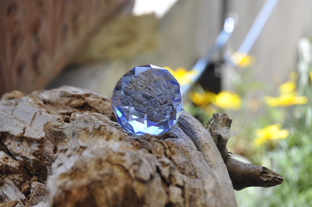 水晶|裁员六千人，关店三千家，百年水晶巨头施华洛世奇怎么了？