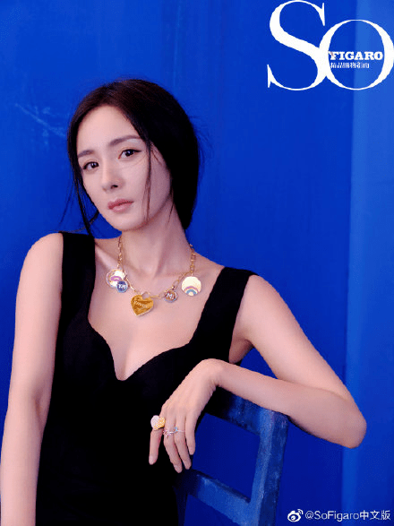 一手|杨幂一手流量一手奶狗？少女感才不是她的绝杀，模仿大花的手段才是真....