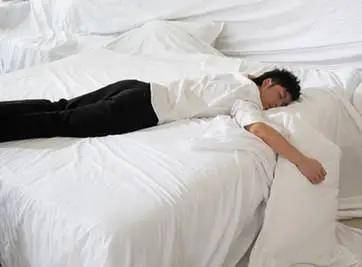 腰椎间盘突出疼得睡不着,该如何是好呢?