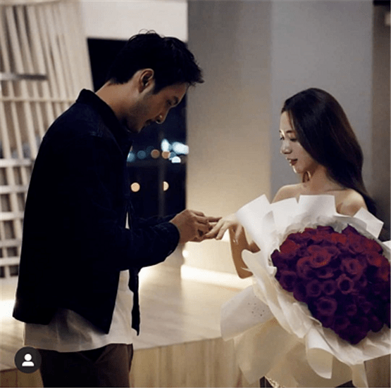 又一高颜值男星求婚成功,女方身材颜值都在线