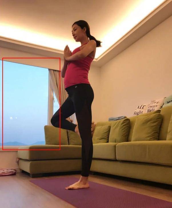 腹肌|40岁熊黛林晒素颜照超惊艳，有6块腹肌不像两女之母