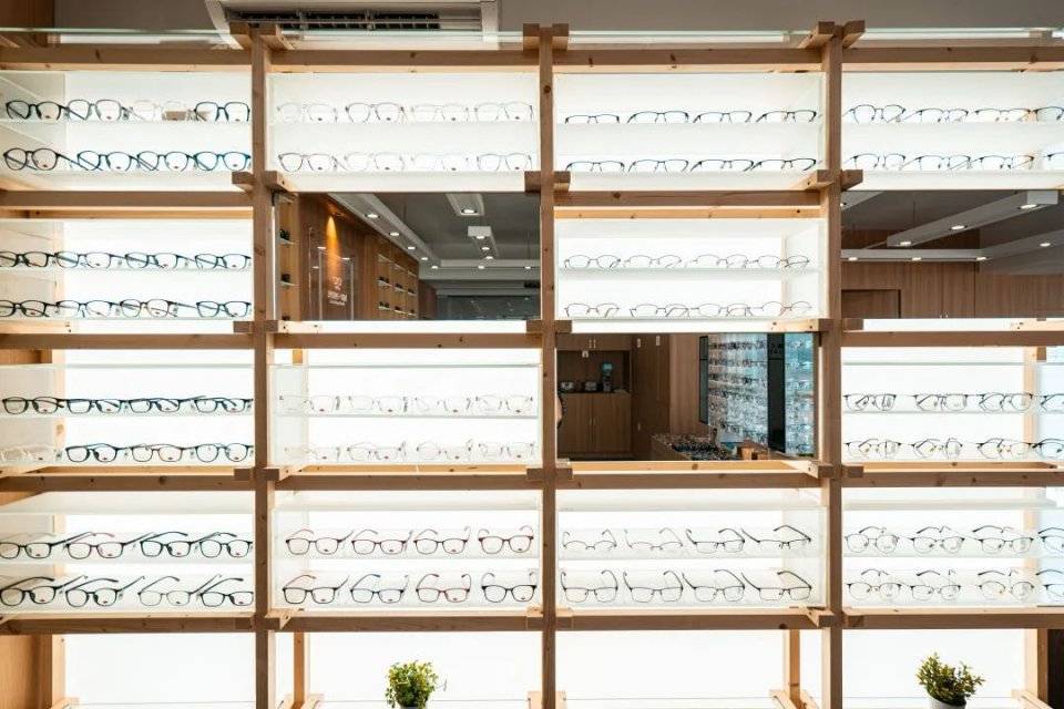 眼镜店|五星眼镜店，1000+副镜框任挑…