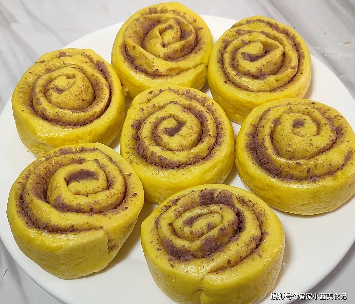 怎样做南瓜包子馅好吃 f98cde4e16ab42569f1bfb875644a65b.jpeg